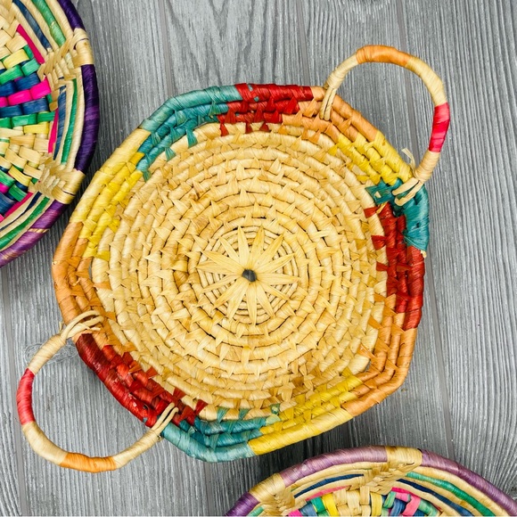 Vintage pastel woven baskets 6 , 3 w/ handles 3 without decoration accents boho - Picture 4 of 7